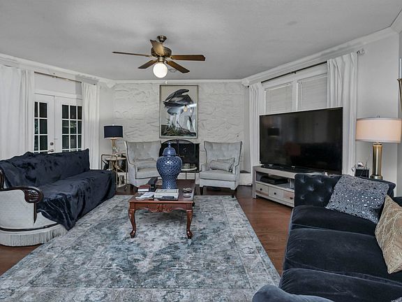 3rd image of 131 Wilton Hill Rd