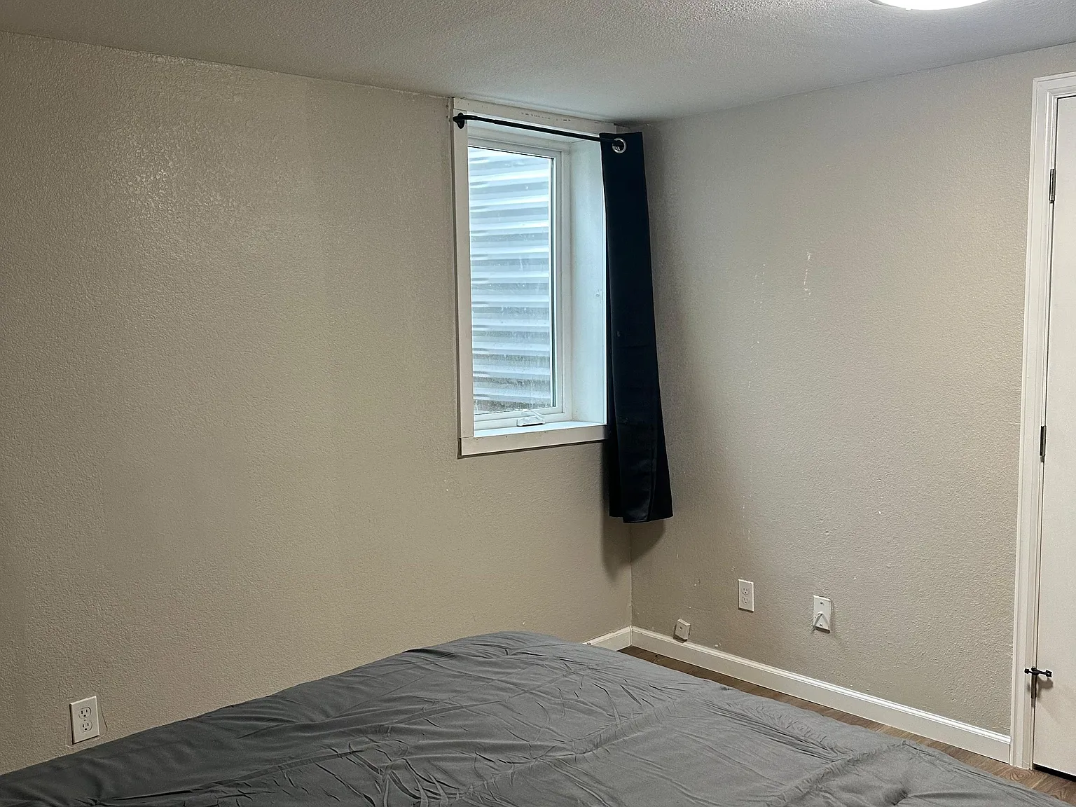 4 bed, 2.0 bath, 2400 sqft, $1,109 — Photo 2