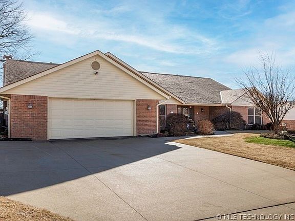 3rd image of 2617 Regency Rd