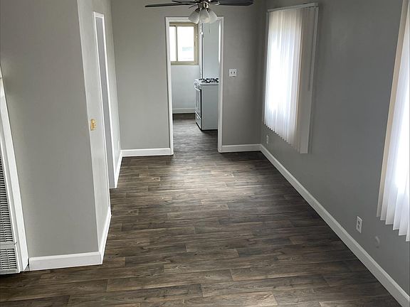 3rd image of 8910 Sepulveda Eastway