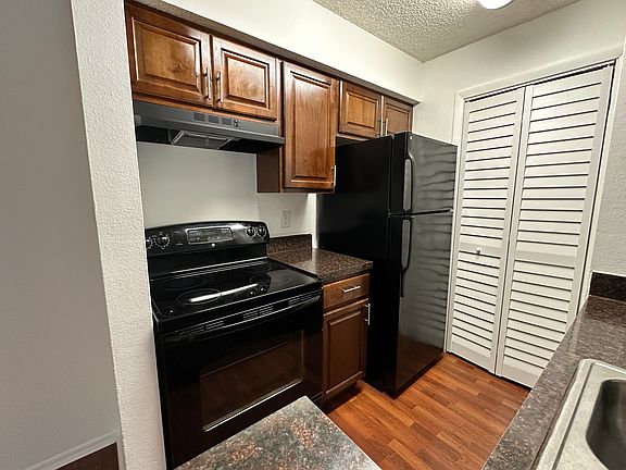 5th image of 241 Afton Sq Unit 206