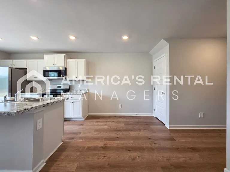 4115 Hudson Rd — Photo 9