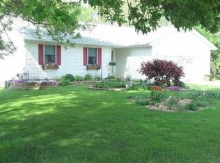 586 Ramsey Ln, Pleasant Lake, MI 49272