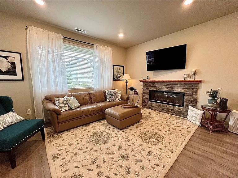 32683 Tolmie Ln — Photo 3
