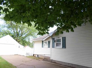 1022 11th St, Silvis, IL 61282