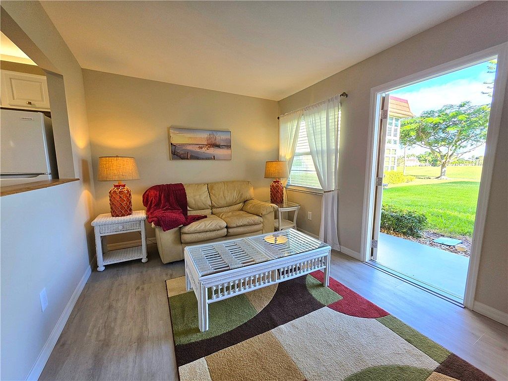 20 Pine Arbor Ln APT 104