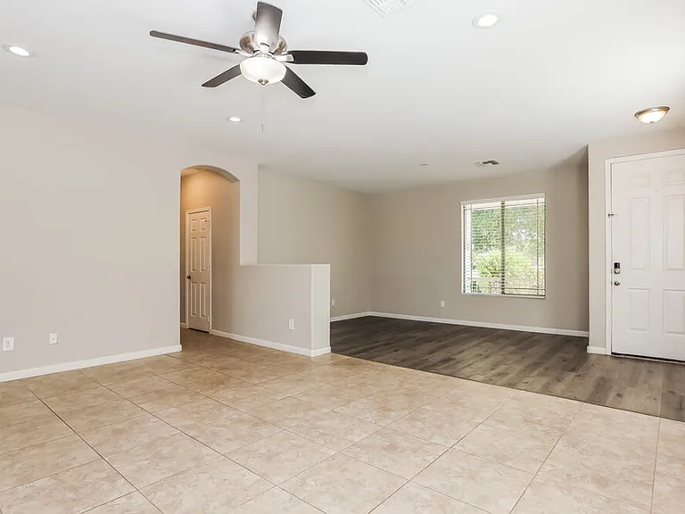 40994 N Vine Ave — Photo 4