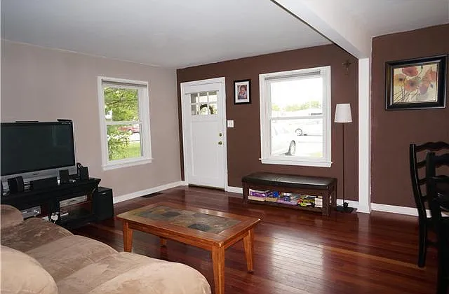 899 Kinnear Rd — Photo 20