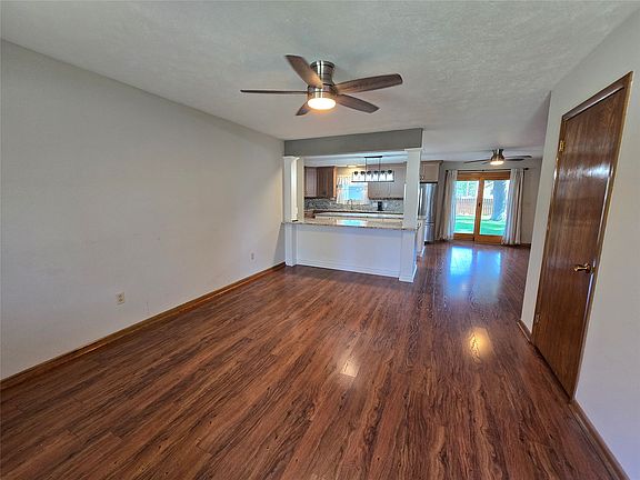 5th image of 815 E 5th St