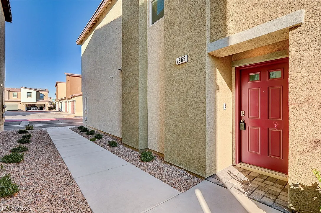 3 bed, 2.0 bath, 1426 sqft, $2,040 — Photo 4