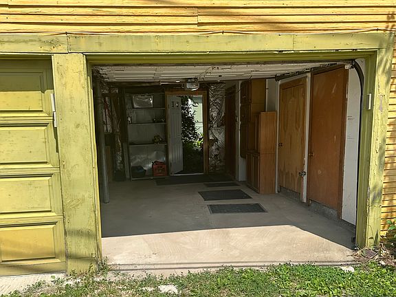 3rd image of 969 Neil Ave