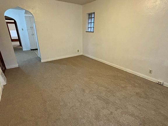 5318-Living Room