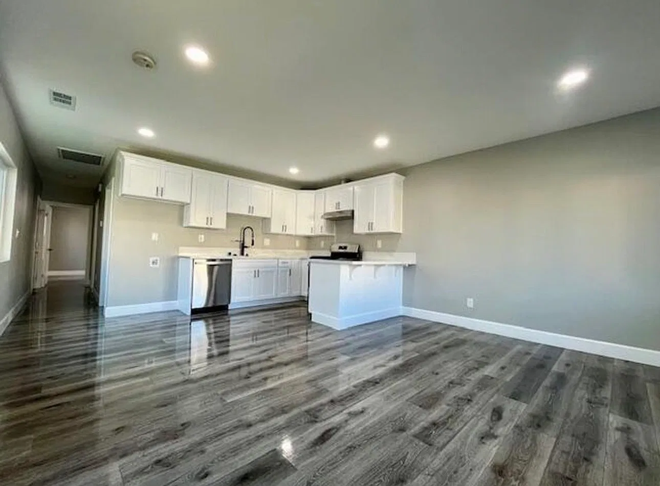 2 bed, 815 sqft, $1,650 — Photo 2