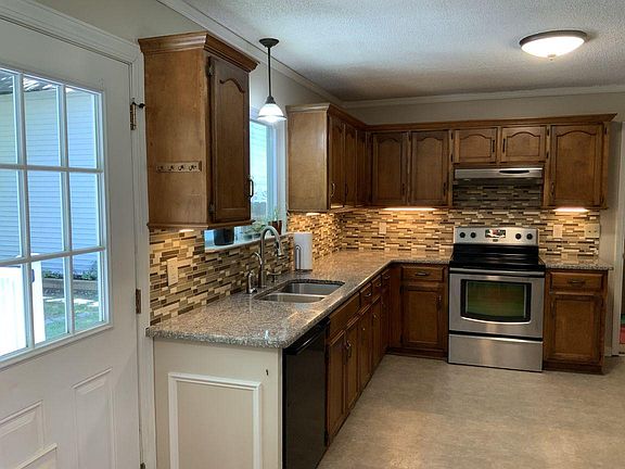 3rd image of 404 McAmoore Dr