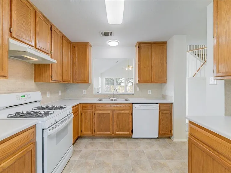13460 Athens Trl — Photo 7