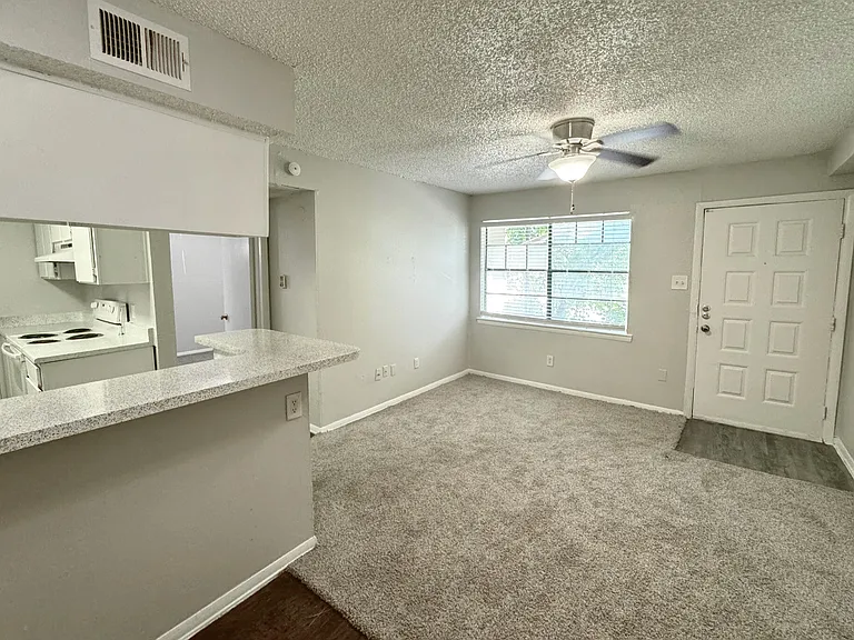 Santa Fe Apartments — Photo 22