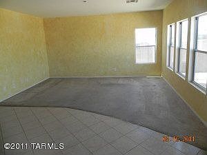 4th image of 394 W Great White St