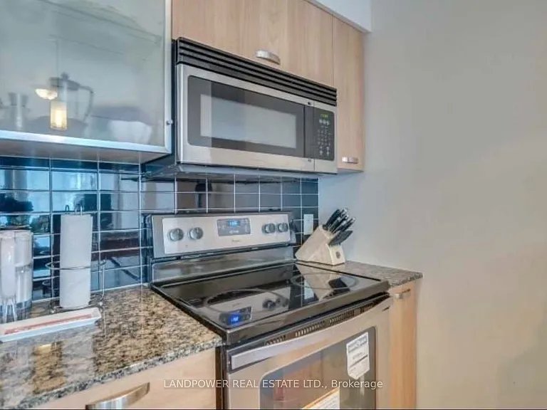 37 Grosvenor St #2409 — Photo 11