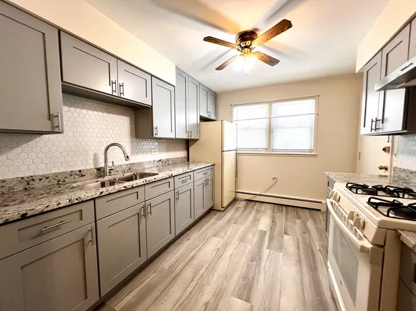 2060 W Chase Ave APT 1A, Chicago, IL 60645