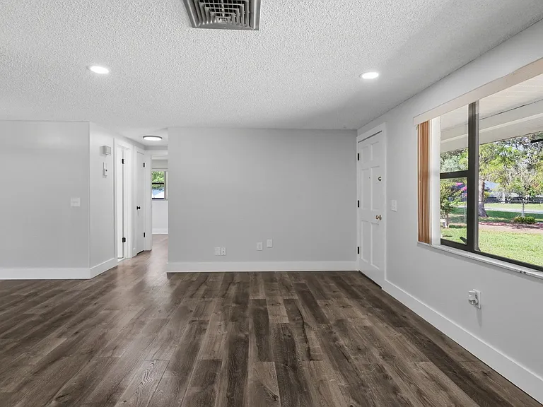 512 Monroe Ave — Photo 6