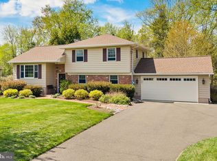 3 Sioux Rd, Pennington, NJ 08534
