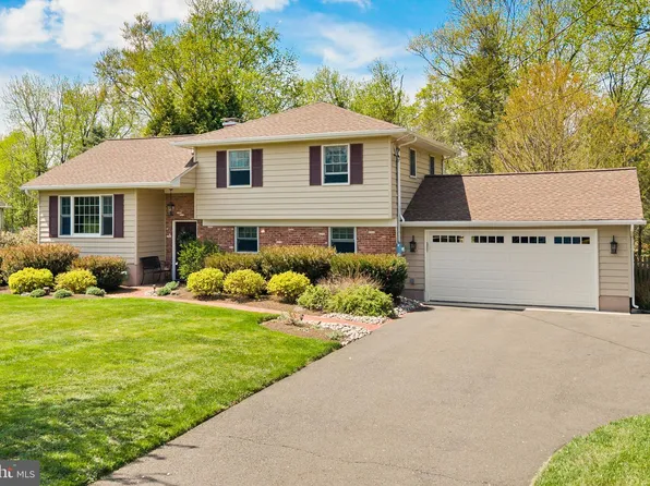 3 Sioux Rd, Pennington, NJ 08534