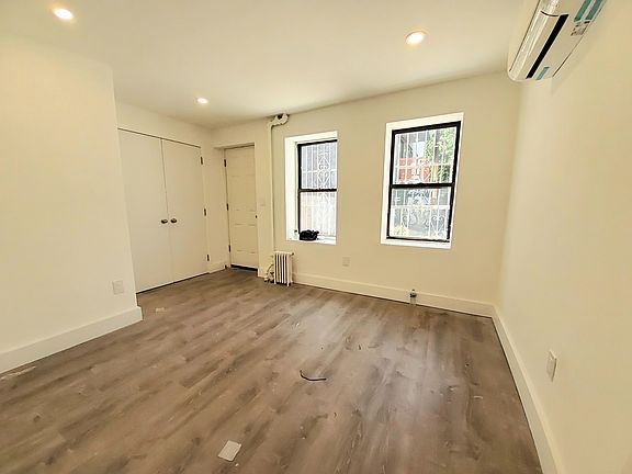 5th image of 320 Throop Ave APT 1