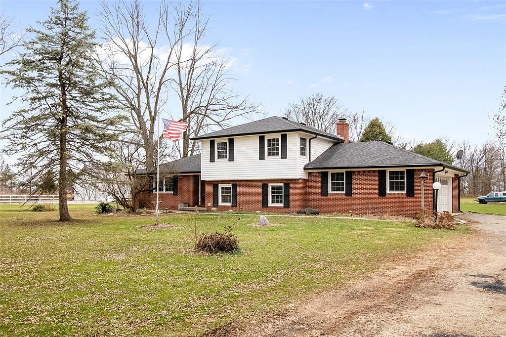8328 N County Road 150 E photo 1