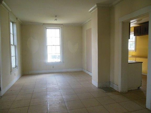 5th image of 292 Gay St
