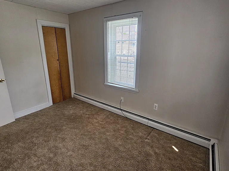 411 S Market St — Photo 6