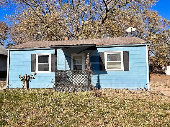 3rd image of 2717 College Ave