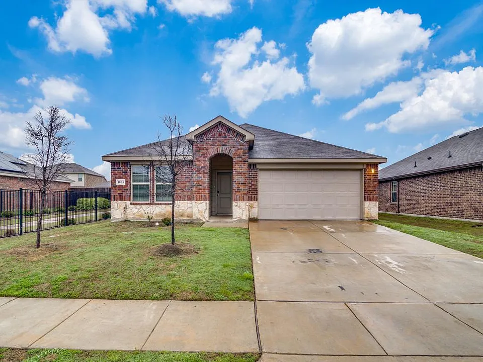1008 Silver Maple Ln
