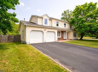 23 Snowbourn Pl, Hillsborough, NJ 08844