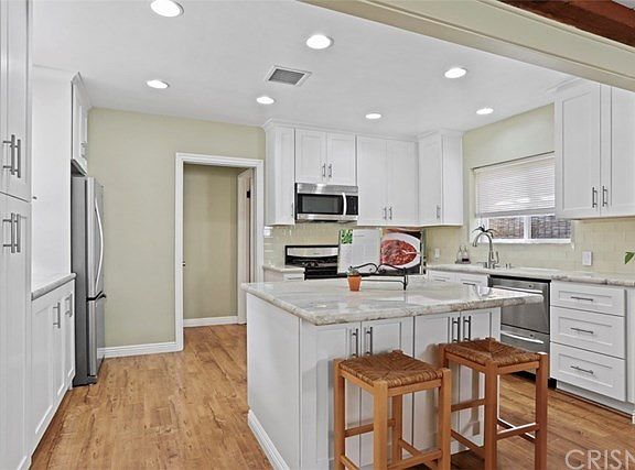 3rd image of 22041 Independencia St