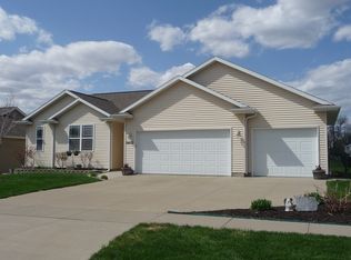 5420 Mayfair St SW, Cedar Rapids, IA 52404