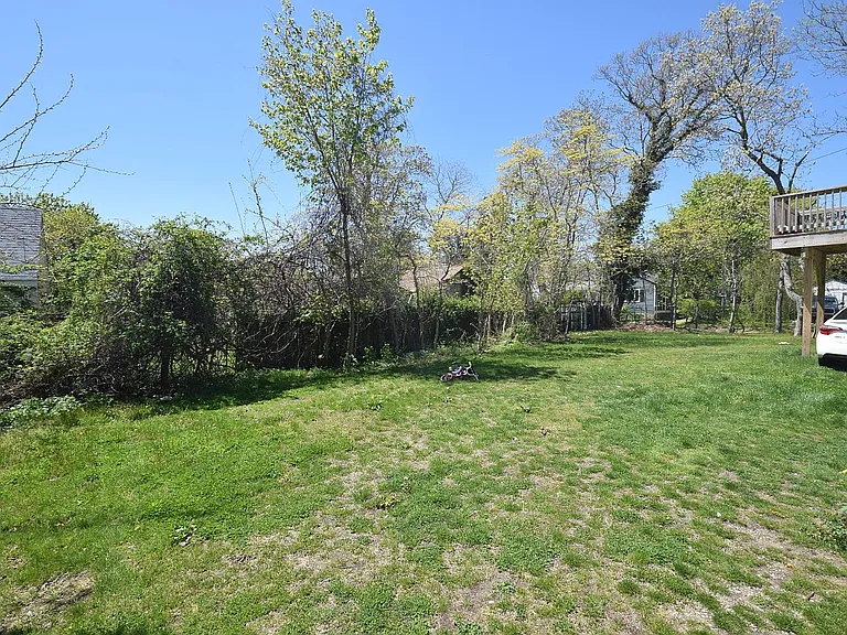 64 Park Dr — Photo 3