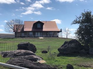 213 Rio Llano Dr W, Llano, TX 78643