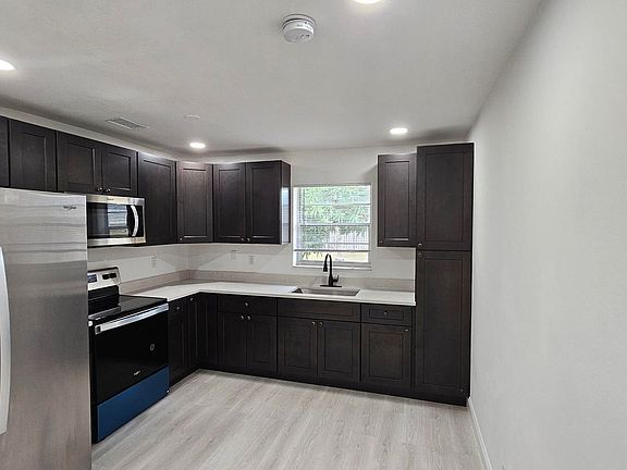 5th image of 4868 Badger Ave #4872