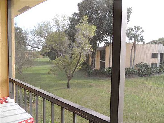 4th image of 817 Meadows Circle #817