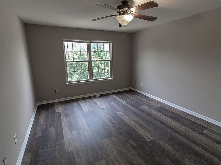 1302 E Brown School Rd — Photo 22