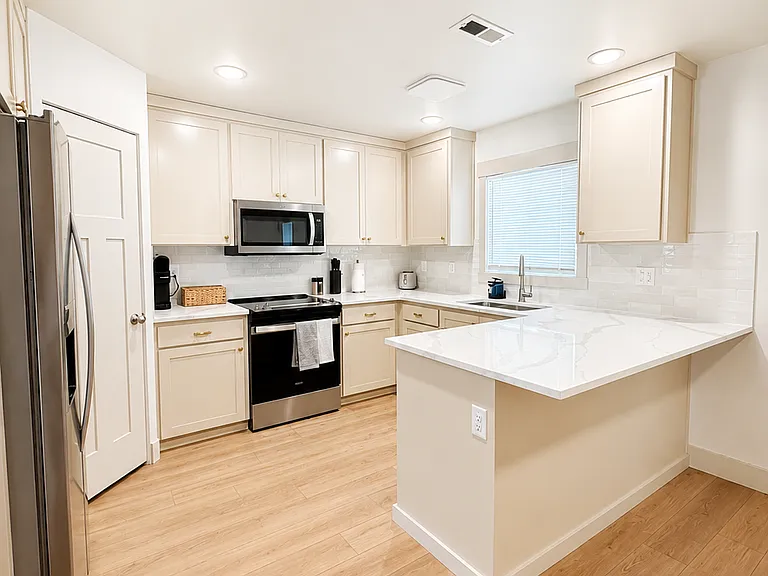 1315 Boston Ct — Photo 2