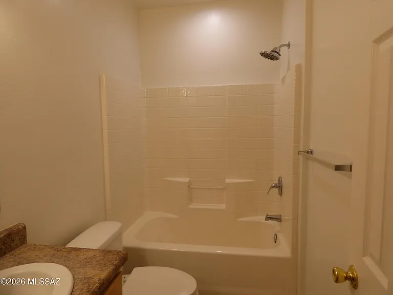 1077 N Riverside Dr #1 — Photo 14