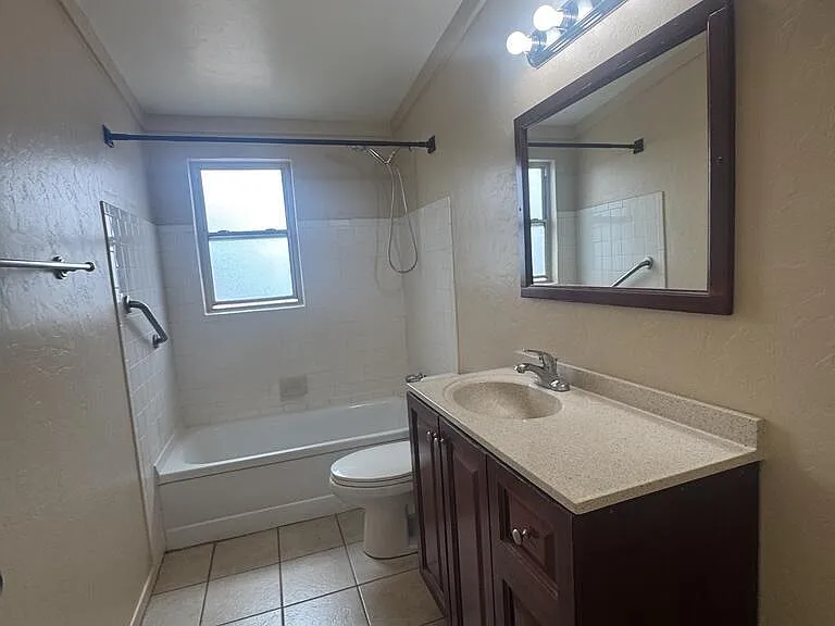 1800 E Fry Blvd #17 — Photo 9