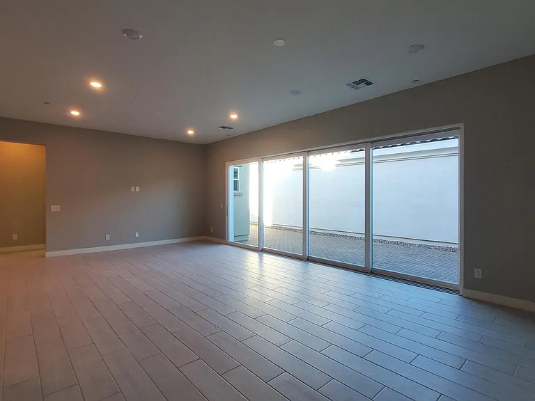 241 E Azalea Dr — Photo 4