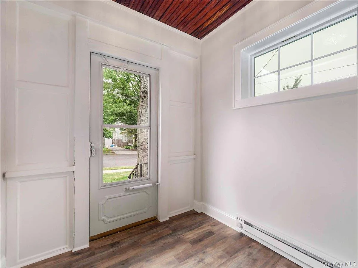 3 bed, 1.5 bath, 1464 sqft, $4,700 — Photo 3