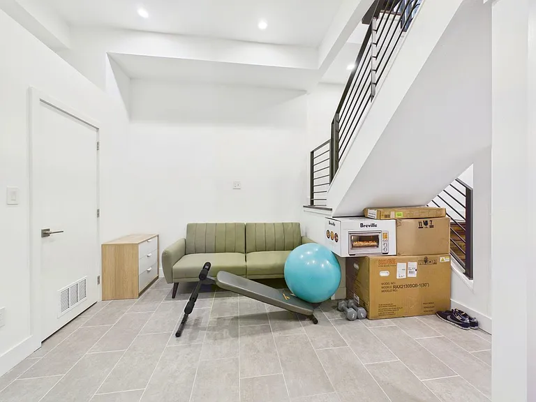 1335 S Garnet St — Photo 19