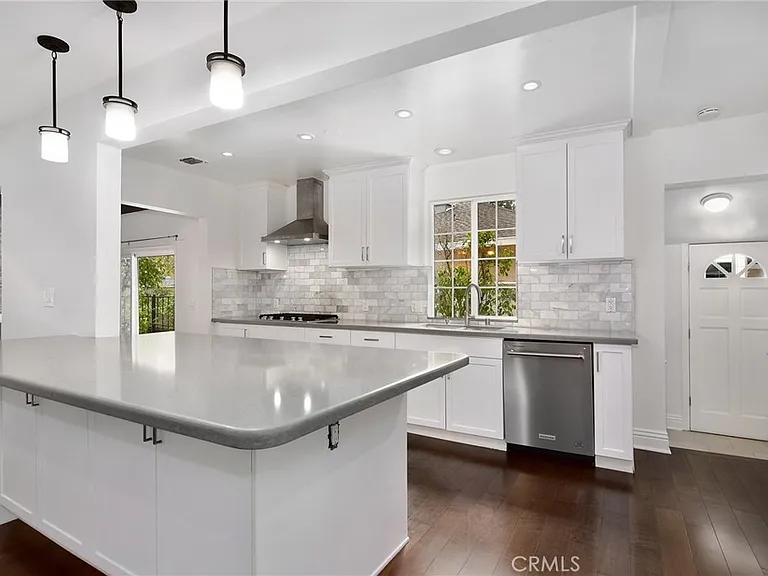 5352 Geyser Ave — Photo 7