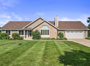 2803 Ridgeline Cir, Waukesha, WI 53188