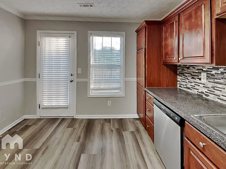 158 McArthur Dr — Photo 7