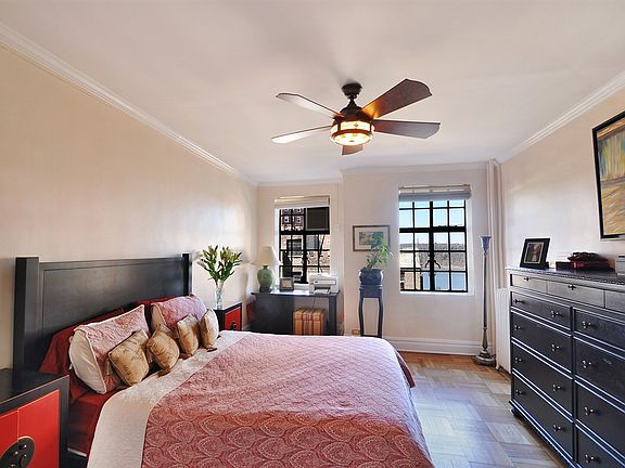 3rd image of 116 Pinehurst Ave APT F21
